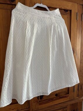 Boden white lined eyelet a line below knee midi skirt Sz 4 Sm